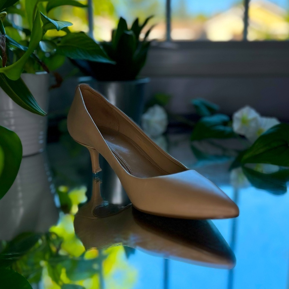 Micheal Kors Dorothy Flex Pump Tan Classic Heel - Color Light Brush - Size: 5.5M - Picture 1 of 16